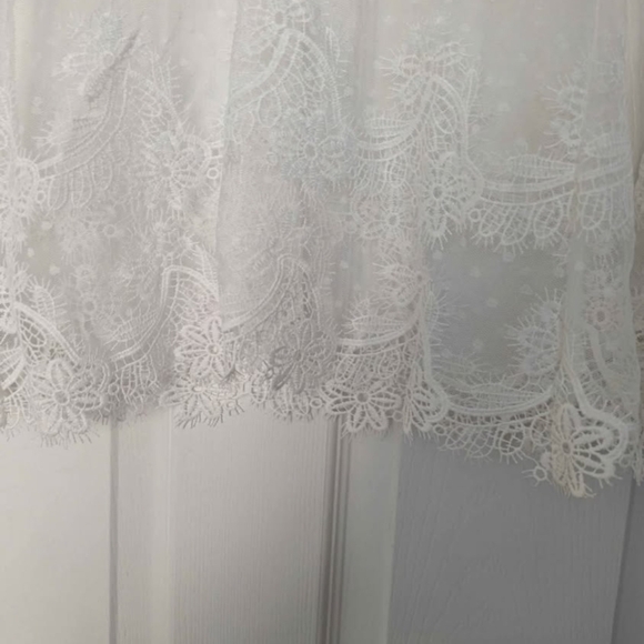 NWT Women's (Size Small) Beautiful Detailed Sheer White Lace Blouse - Picture 4 of 6